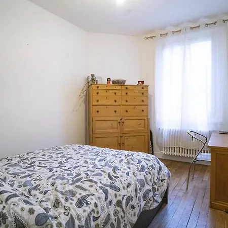 Splendid Design And Bright Apt In Apartamento Clichy